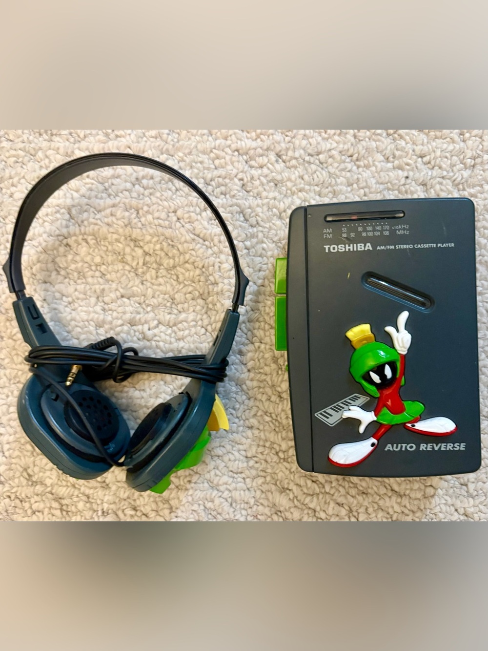 Toshiba Looney Tunes Tronics 1995 MARVIN Walk Man Cassette Player & Headphones